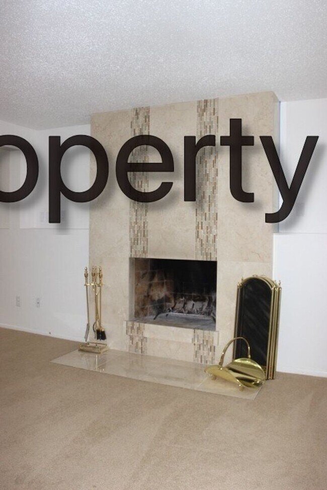 Building Photo - Edina Single Family Home, Hardwood Floors,...