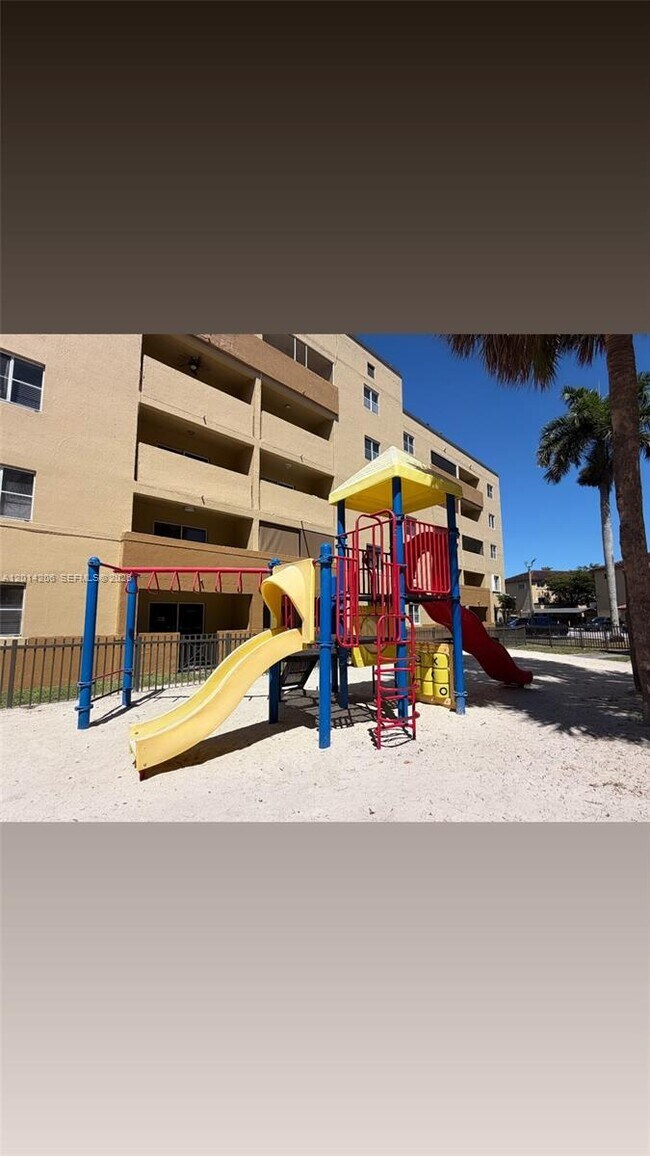 Building Photo - 14910 SW 82nd Terrace