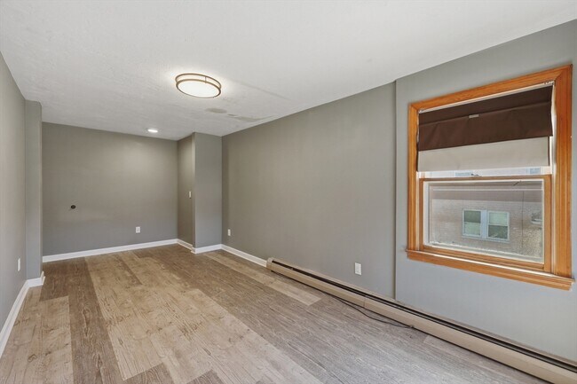 Building Photo - 586 Franklin St