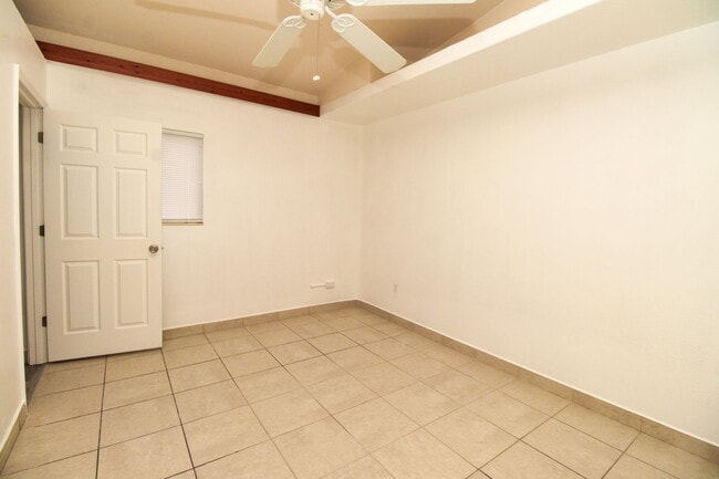 Building Photo - ANNUAL UNFURNISHED ** Wiggins Pass West **...