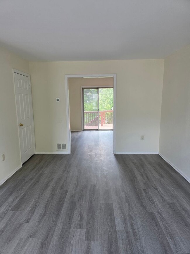 Building Photo - 13 Farland Way