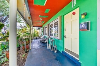 Building Photo - 2204 NW 3rd Ave