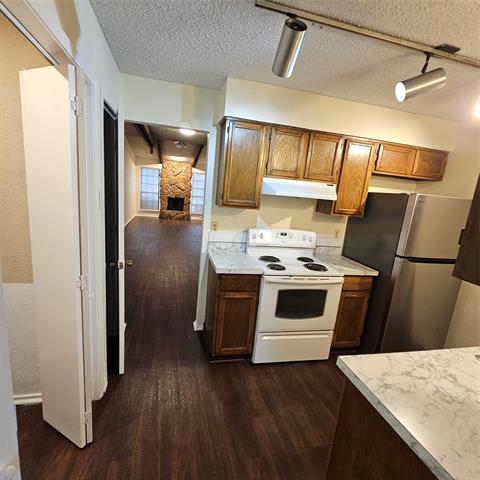 Building Photo - 1510 Cherrycrest Ln