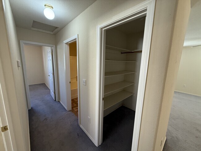 Building Photo - 991 Terrace Dr