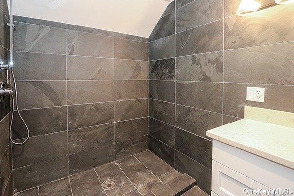 Building Photo - 1415 Old Northern Blvd