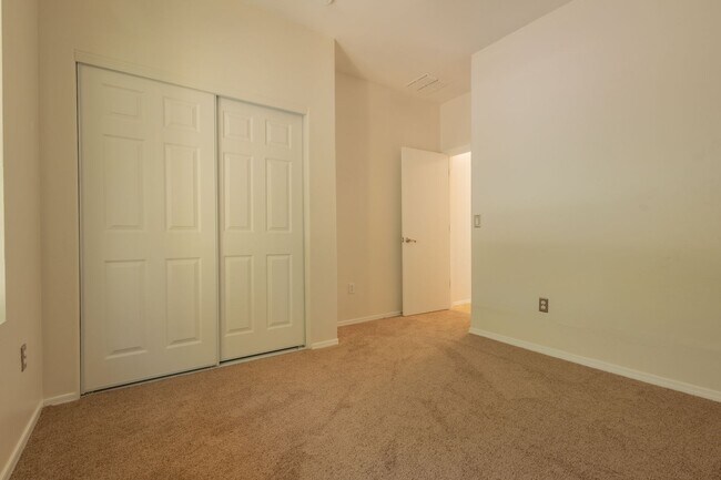 Building Photo - SHOWING SATURDAY 04/25 @ NOON. MUST TEXT AGENT!