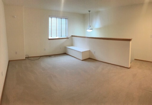 Building Photo - Mill Creek Beauty-Newly Updated and Rent Ready!