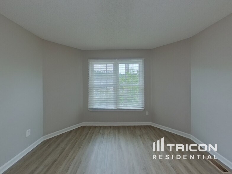 Building Photo - 204 Kemsing Rd