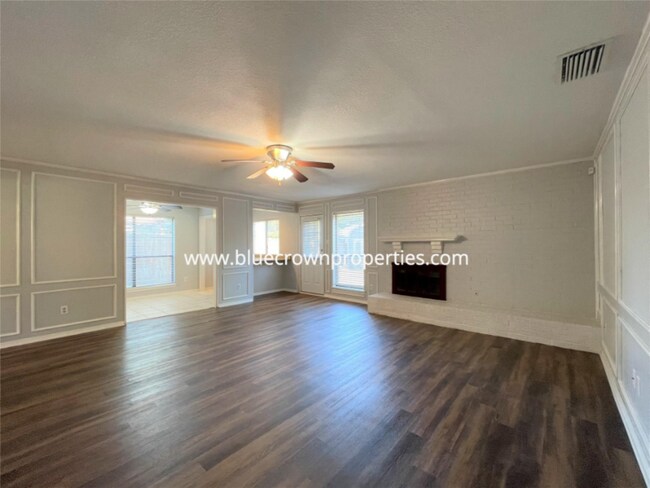 Building Photo - 1920 Oakbluff Dr