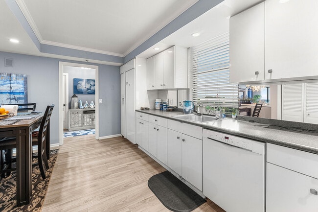 Building Photo - 100 S Beach Rd