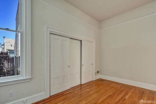 Building Photo - 656 Hayes St