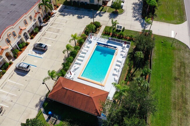 Building Photo - Deep Creek Townhome - Golf Course View (ONE FREE MONTH RENT FOR QUALIFIED APPLICANTS!)