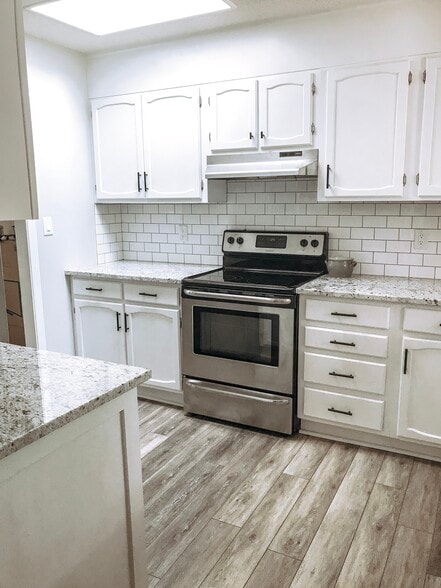 Building Photo - 300 Selkirk Trail