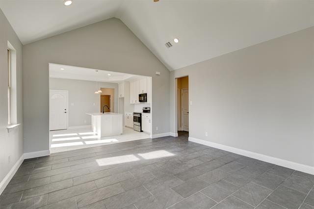 Building Photo - 2560 Thannisch Ave