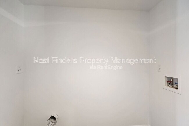 Building Photo - 172 King Arthur Ct
