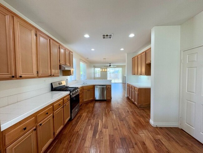 Building Photo - 4 Bedroom Menifee home available now for l...