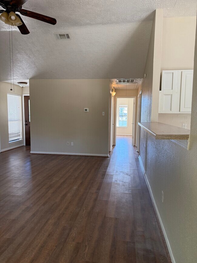 Building Photo - 11980 La Salle River Rd