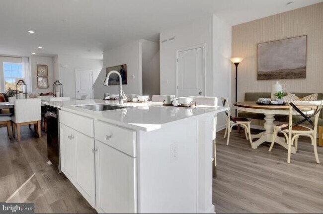 Building Photo - 8214 Alexander Court