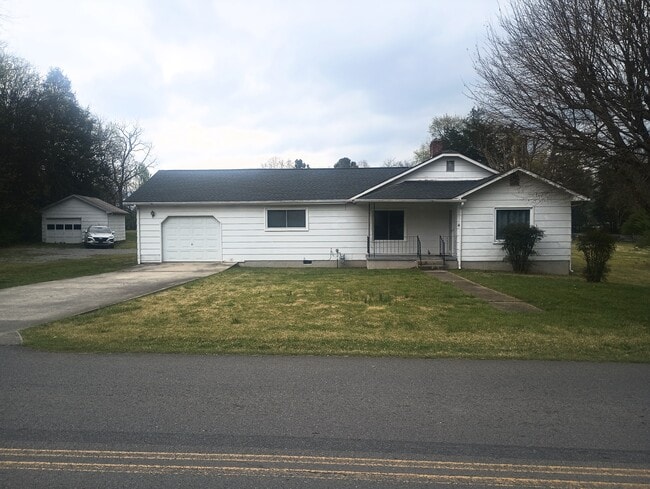 Building Photo - 1039 Old State Highway 8