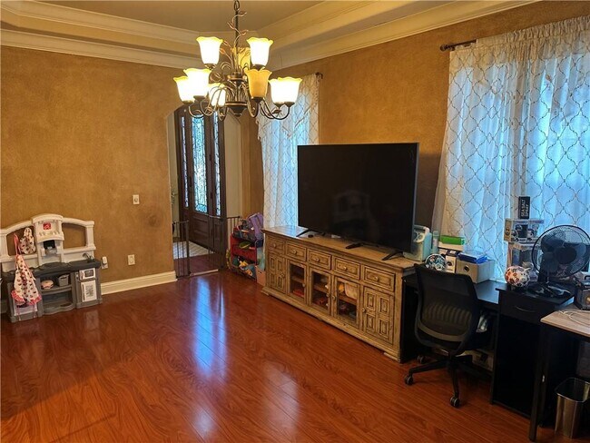 Building Photo - 4500 SW Swinton Dr