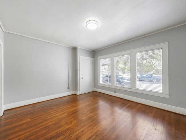 Building Photo - 2411 Dunlavy St