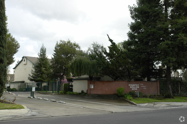 Building Photo - Country Hollow Apartments