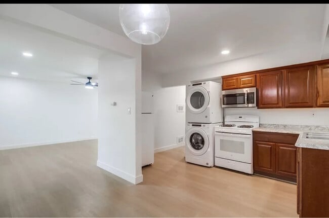 Building Photo - 2632 Violet St
