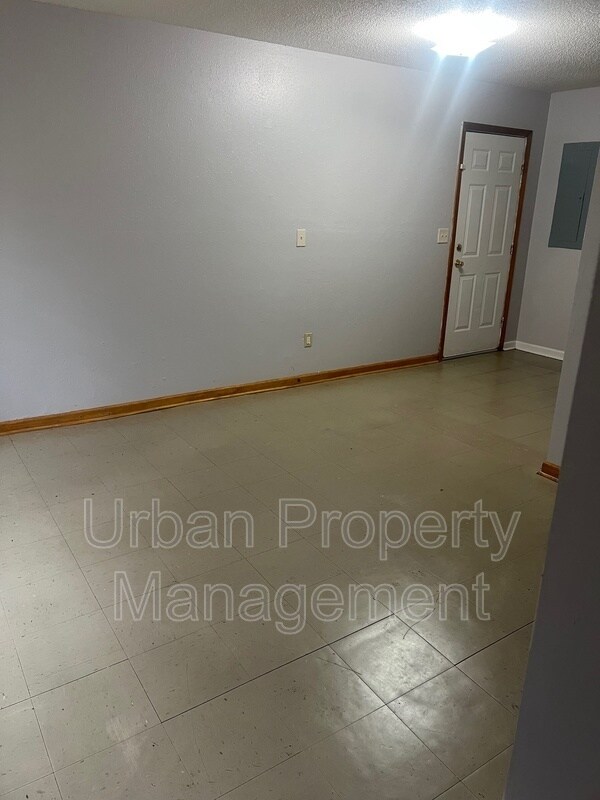 Building Photo - 429 Simpson Ave