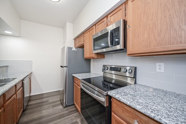 Building Photo - 338 Wilcrest Dr