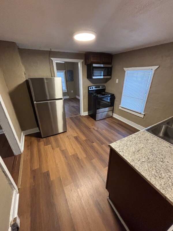 Building Photo - 467 Southport Rd