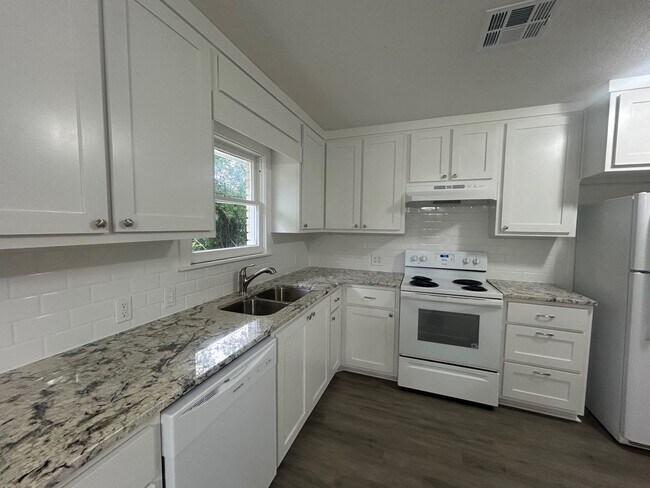 Building Photo - Newly renovated 3 bedroom in Central Waco