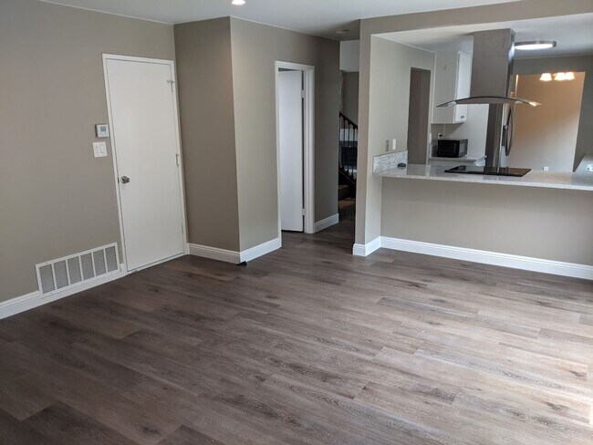 Building Photo - 4 Bed-2.5 Bath Two Story Home in San Diego