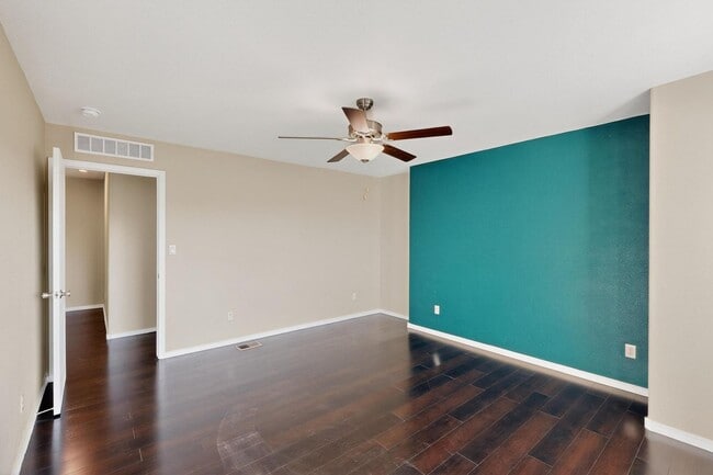 Building Photo - Executive 2 story Town house 4 Bedroom 3 b...