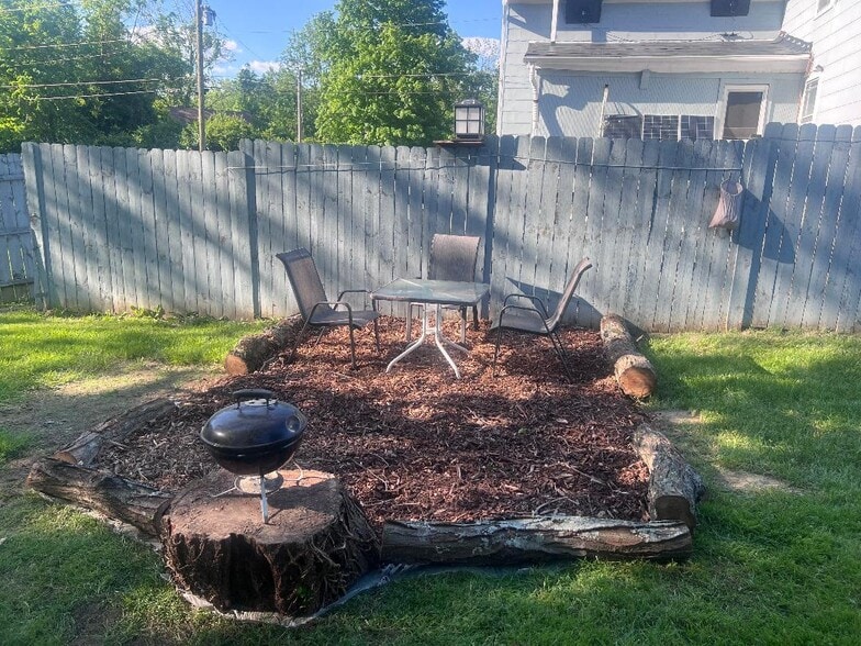 Back yard fire pit. grill - 668 Brooklyn Ave
