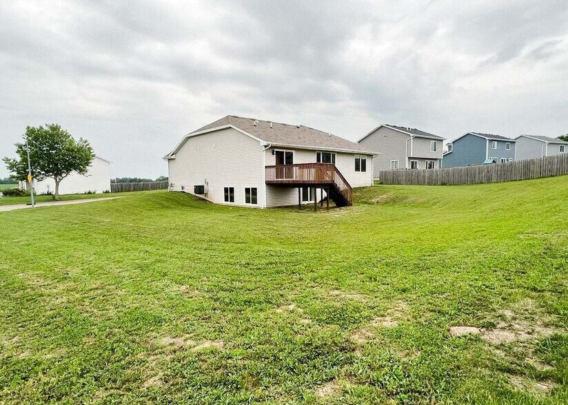Building Photo - 2905 Brockway Dr