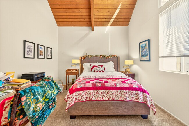 Building Photo - 46750 Mountain Cove Dr