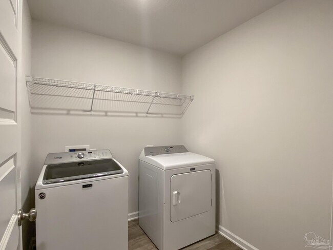 Building Photo - 5554 Guinevere Ln