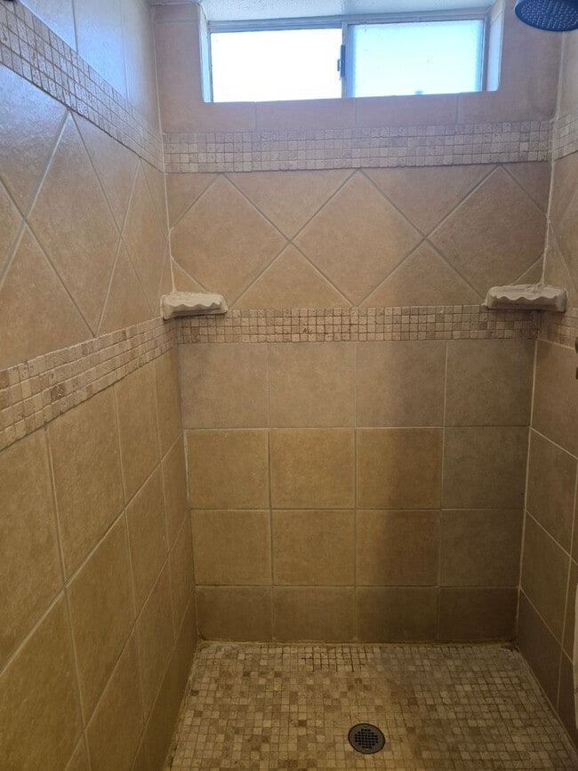 Building Photo - Coming Soon! ?Beautiful 4 bed, 2 bath Home, NO HOA! (Available 05/15/26)