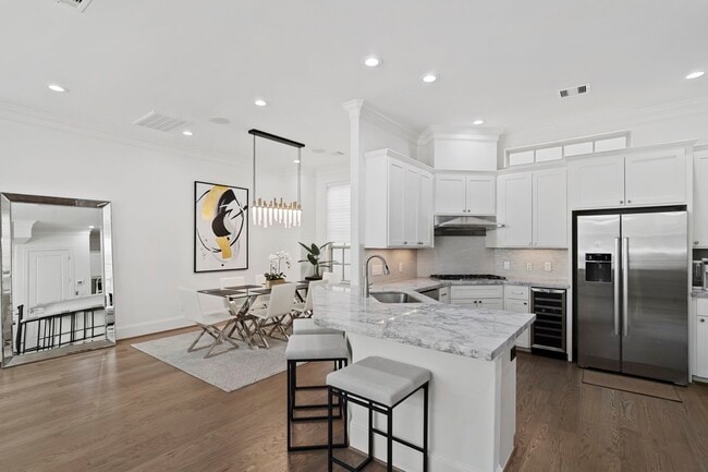 Building Photo - 2174 Briarglen Dr