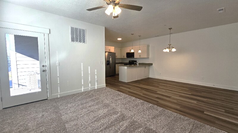 Building Photo - 13687 S Hanley Ln