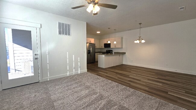 Building Photo - 13687 S Hanley Ln