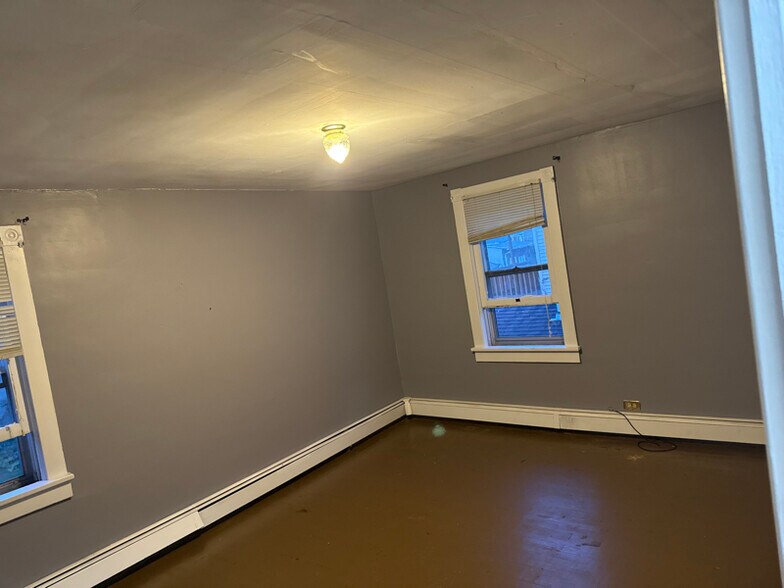 Building Photo - 110 Elk St