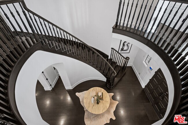 Building Photo - 9928 Toluca Lake Ave