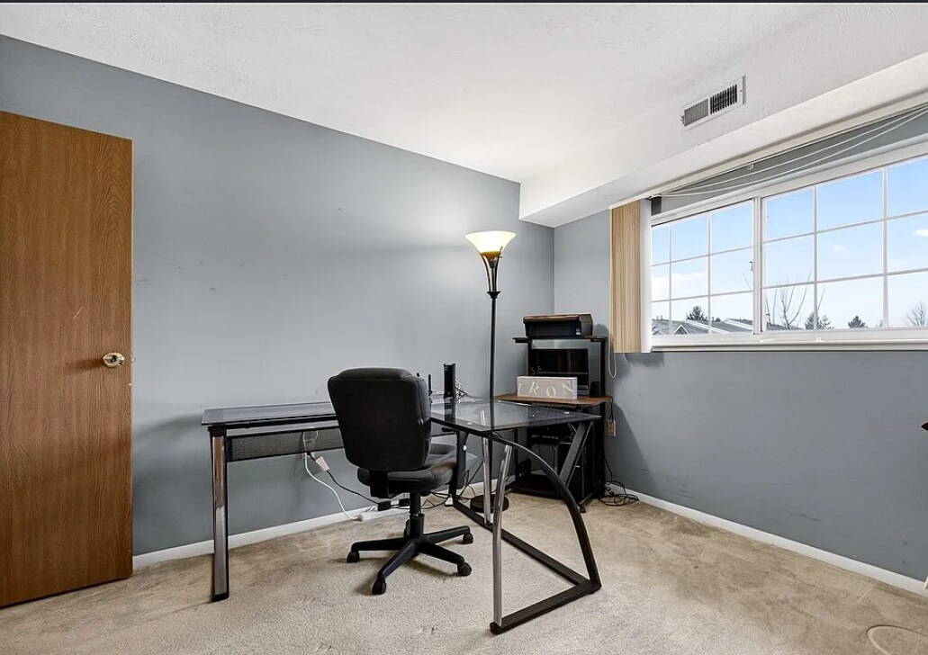 Building Photo - 10373 Glenway Dr