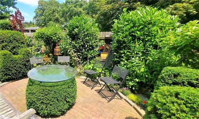 Building Photo - 22 Annandale Rd