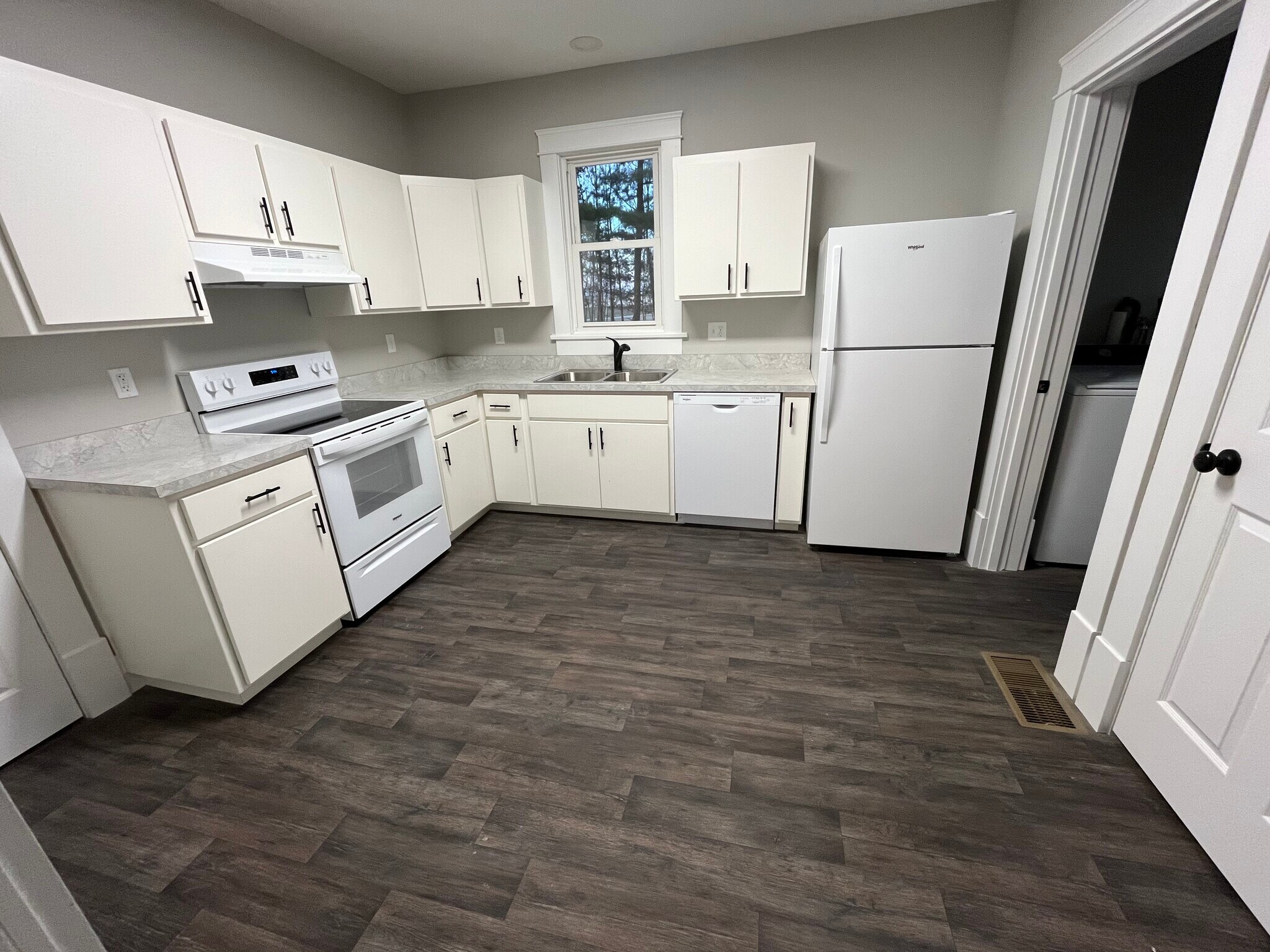 Building Photo - 14044 Strawn Rd