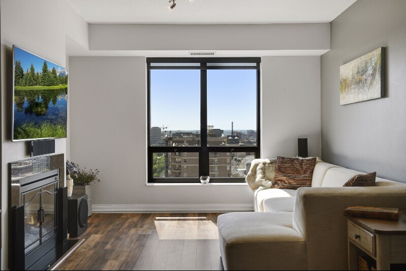 Building Photo - 100 3rd Ave S