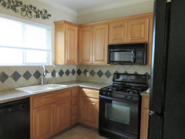 Building Photo - MORADO COVE CONDOS  --  FREE RENT - CALL F...