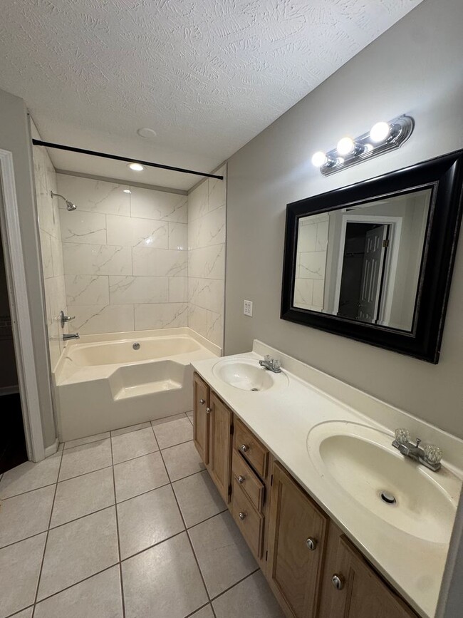 Building Photo - Immaculate East Chase Patio Home