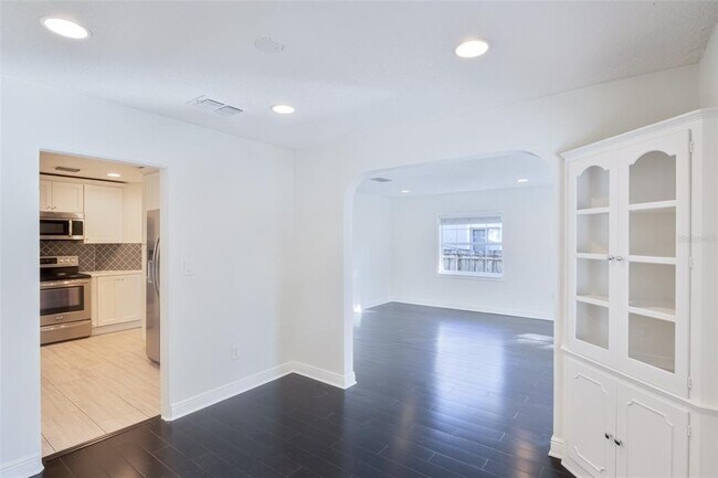 Building Photo - 350 N Phelps Ave